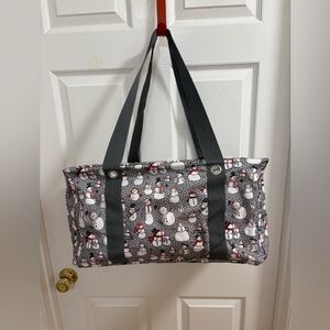 Thirty one medium utility tote in snow daze pattern